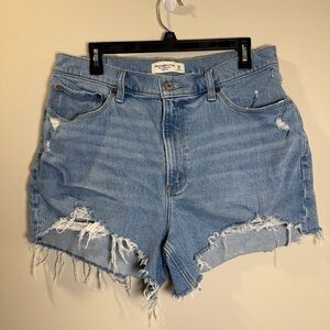 Like New Abercrombie & Fitch 4” Mom High Rise Curve Love Jeans Short - Size 32